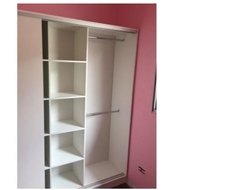 Armário MDF Branco com porta de correr com colmeia e cabideiro parte interna.cód 14776 - comprar online