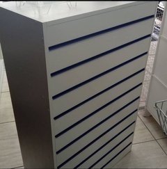 Balcão caixa MDF Branco com frente canaletado.códB1533 - comprar online