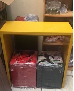 Mesa MDF Amarelo Brilhante não acompanha os puffs .cód AMDA