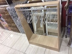 Balcão central arara MDF Amadeirado - comprar online