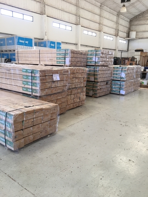 TIRANTE CEPILLADO DE PINO ELLIOTIS 2" X 8" X 4.88 MTS