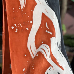 Echarpe de seda vermelho na internet