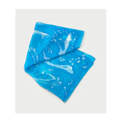 Lenço de seda pintado à mão azul