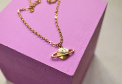 Cadena saturno en internet