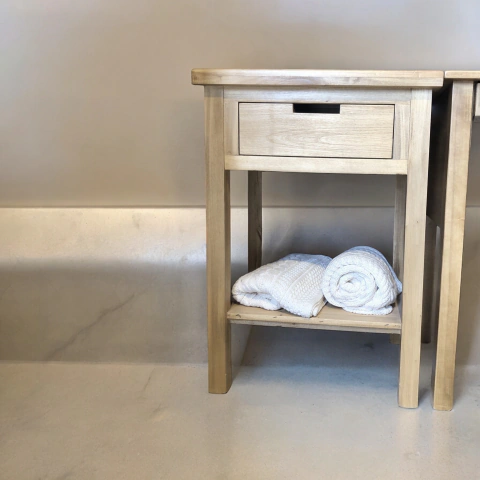 MESA DE LUZ ALAMO TEÑIDO 1 cajón con apoyo. A pedido