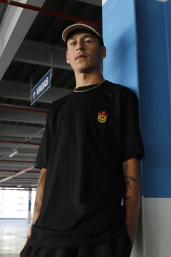 Camiseta Evollve Smile Bordada - Preta - comprar online