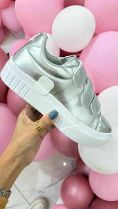 TENIS VELCRO SHOES B/ PRATA
