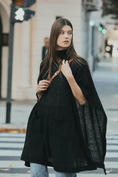 Poncho Bernarda Negro - comprar online
