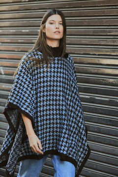 Poncho Jackie Chocolate y Celeste - comprar online