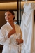 Imagem do Robe noiva cetim curto Renda manga off white com vies off