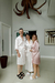 Robe Madrinhas Curto rose com vies off - Le Charm - Pijamas e Robes em Cetim Toque de Seda - Loja Oficial