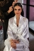 Robe noiva cetim longo Plumas branco na internet