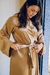 Robe cetim longo clássico dourado com vies off na internet
