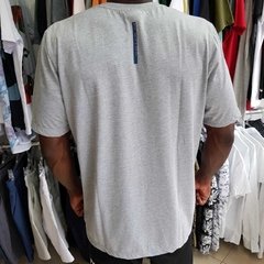 Camisa Biografia Basica Gola V - comprar online