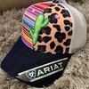 Boné Ariat Bordado Serape e Leopardo