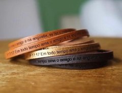 Pulseira oração Prov 17:17 "Em todo tempo ama o amigo e na angustia nasce o irmão".