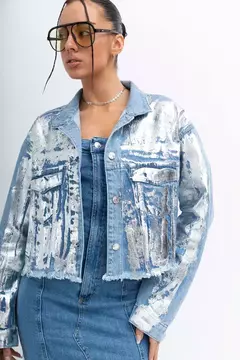 CAMPERA JEANS CELESTE CON FOIL PLATEADO ( ART. 1231)
