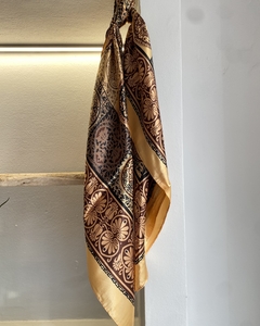 Lenço estampado - Detalhes - comprar online