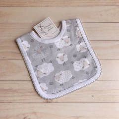 Babero Oveja Gris Estampada - comprar online