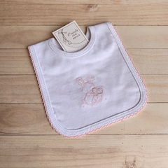 babero bordado (coneja corazón) - comprar online