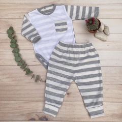 conjunto body y pantalón (rayado gris)