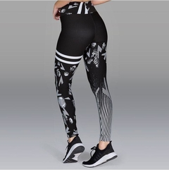 Legging Preta com Desenhos brancos (P) - comprar online