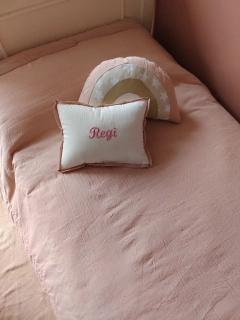 Acolchado 1 Plaza Liso + DOS ALMOHADONES en internet
