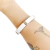 Pulseira Bracelete metal com detalhe em Couro dourado - Le Rouge Joias