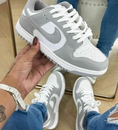 Dunk Low Cinza com Branco