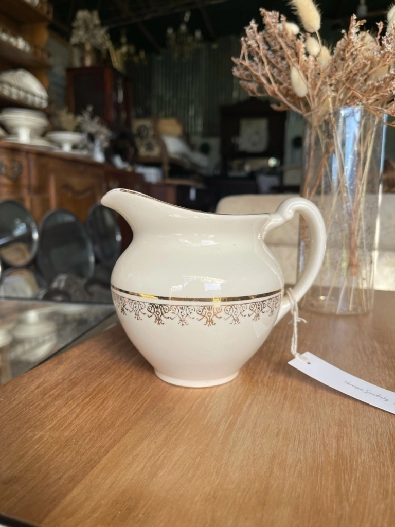 Lechera/Cremera de Porcelana Antigua Lozalit