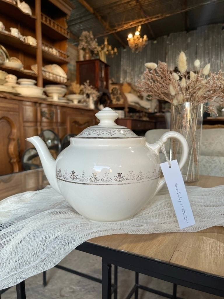 Tetera de porcelana antigua Lozalit