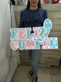 FELIZ CUMPLE CON LED. a pilas. colores varios. 56x25cm