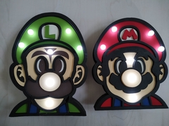 MARIO BROSS LUIGI CARITA CON LED 28CM ALTO