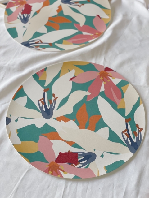 Plato de sitio LIRIO rosa