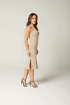 Vestido canelado luxo cor bege menegotti