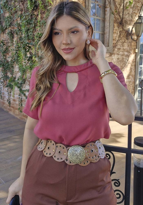 Blusa Viscose Sarjada com Bordado