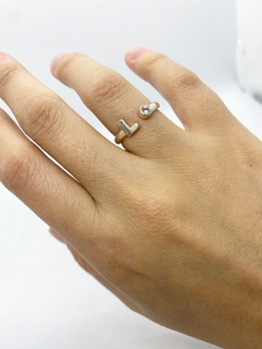 Imagen de Anillo de mujer, inicial con piedra
