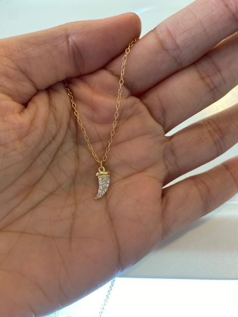 Conjunto amuleto Mini cuernito gold - comprar online