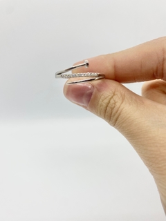 Anillo de mujer con piedras, Nath