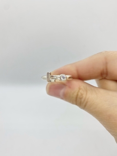Anillo de mujer, inicial con piedra