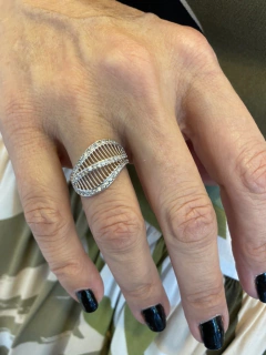 Anillo de mujer, Nir en internet