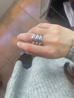 Anillo liso de mujer, Lidia en internet