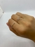 Anillo de mujer, tendencia, doble en internet