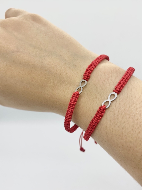 Pulsera roja regulable infinito