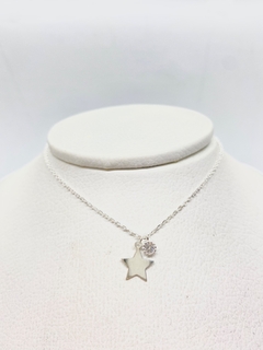 Conjunto cadena y dije de mujer, Estre