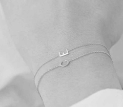 Pulsera de mujer, inicial