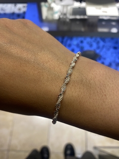 Pulsera de mujer, Sara en internet