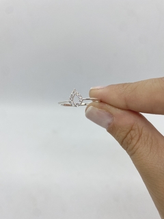 Anillo con piedras de mujer, Gota