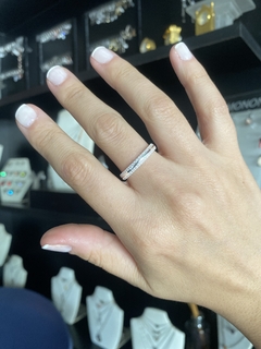 Anillo con piedras de mujer, Julieta en internet