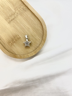 Dije con piedras de mujer, Star